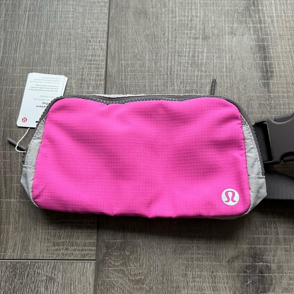 OG Lululemon Everywhere Belt Bag 1L in Pow Pink Light / Lunar Rock / Chrome